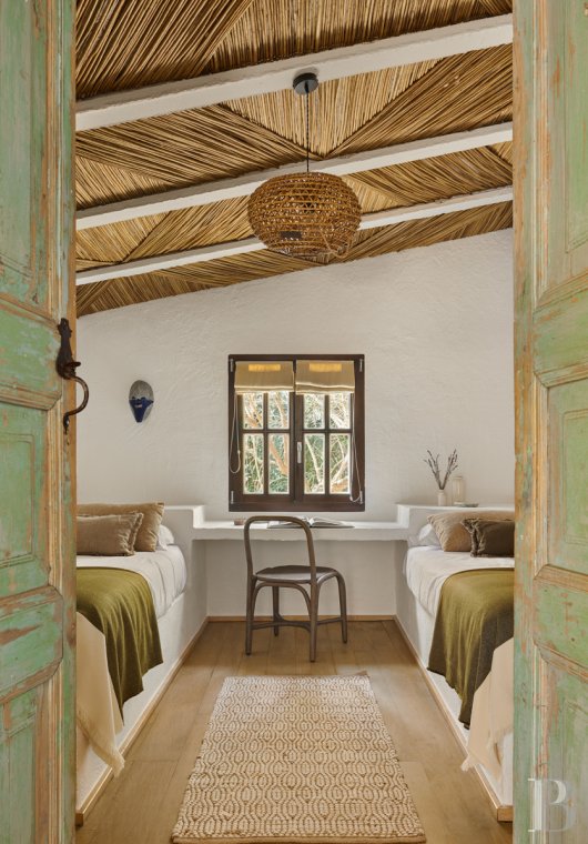 En Catalogne, dans l’arrière-pays de l’Empordà,  une vaste « masia » rénovée en plusieurs maisons - photo  n°18